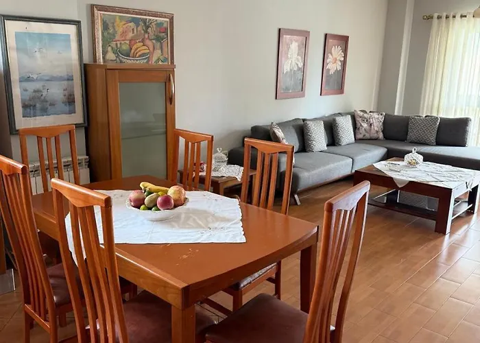 Biancas In The Center Of * טיראנה