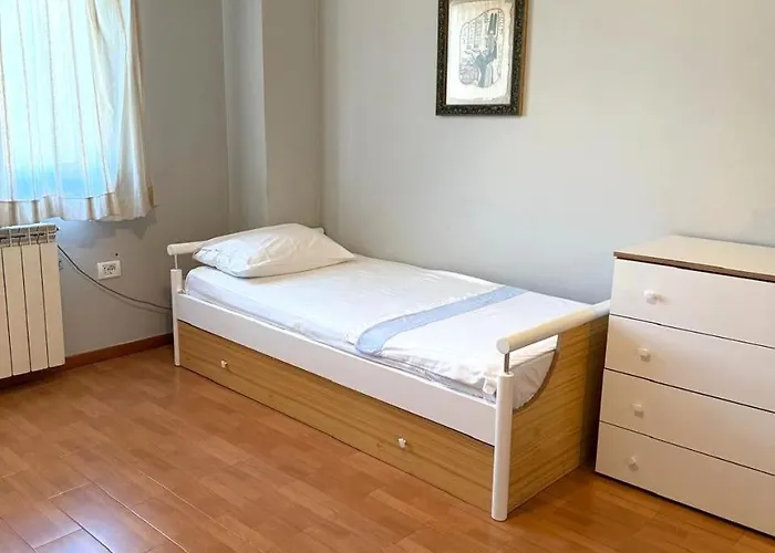 Biancas In The Center Of ティラナ